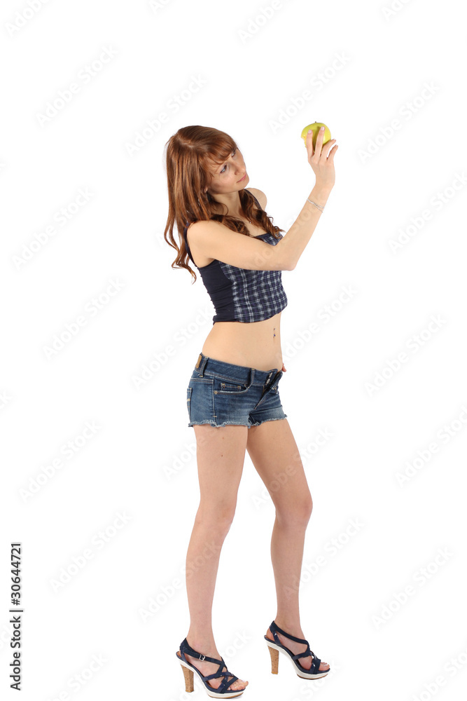 Ragazza snella con una mela in mano Ragazza snella con una mela in mano
