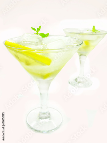 alcohol liqueur cocktails with lemon