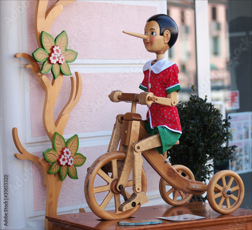 Il pinocchio di legno