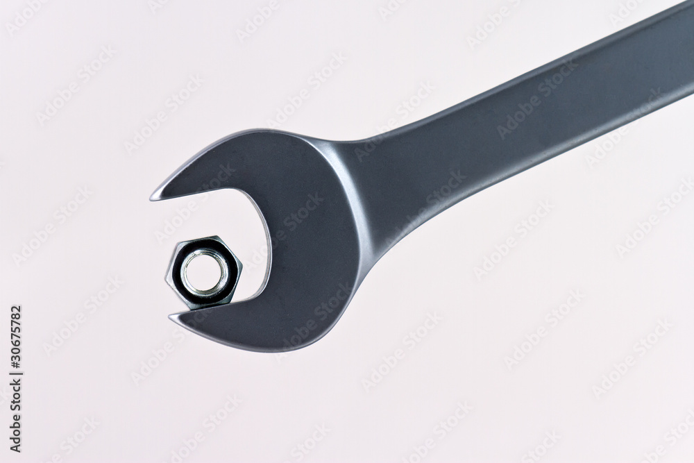 Obraz premium Wrong sized wrench with smaller nut