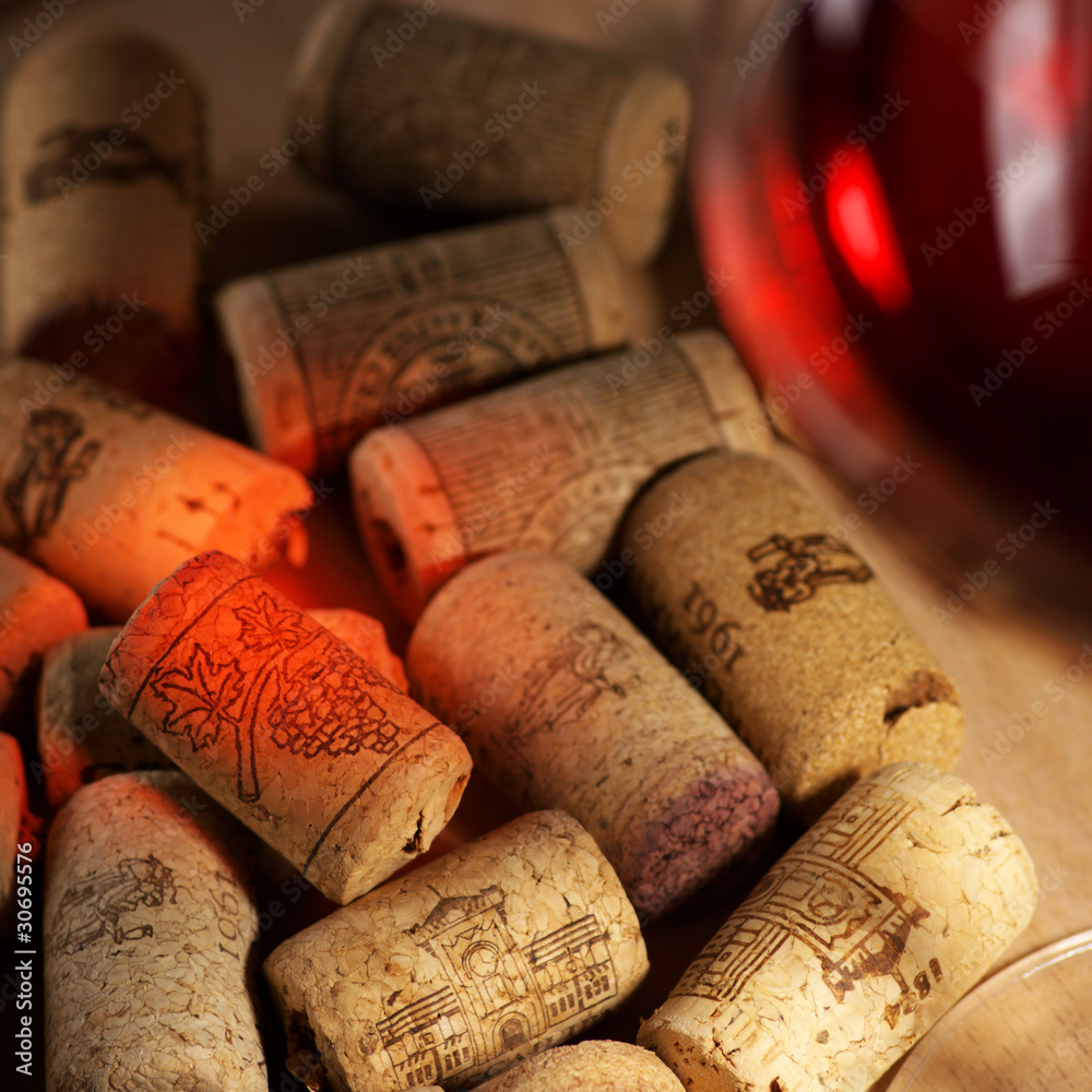 Wine corks with wine reflex
