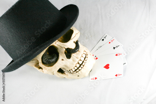 Spielsucht - Totenkopf - Asse