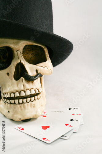 Spielsucht - Totenkopf - Asse
