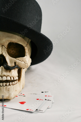 Spielsucht - Totenkopf - Asse
