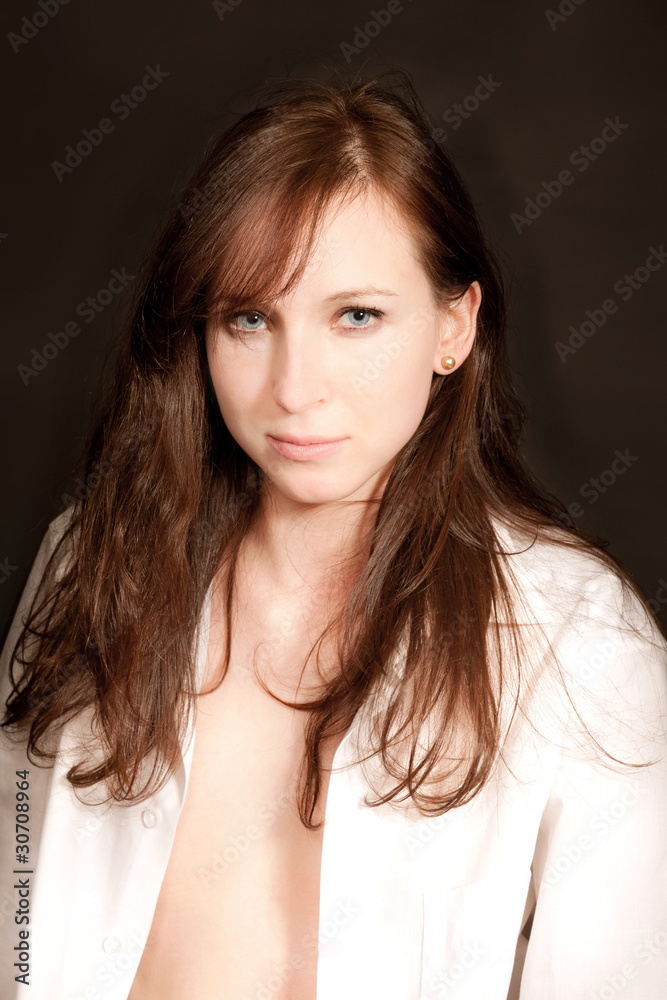 Sinnliches Portrait einer schönen jungen Frau Sinnliches Portrait einer schönen jungen Frau