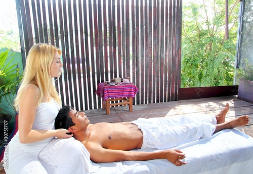 Foto cranial sacral massage therapy in Jungle cabin