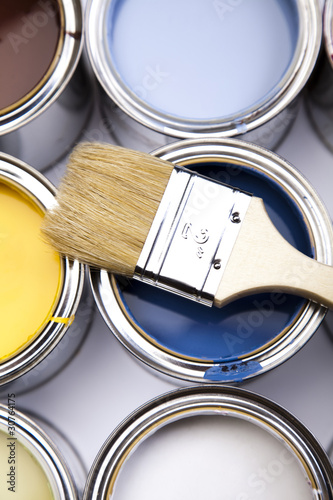 Fototapeta Naklejka Na Ścianę i Meble -  Paint brush and cans