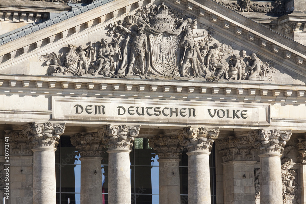 Fototapeta premium Dem deutschen Volke - Reichstag in Berlin