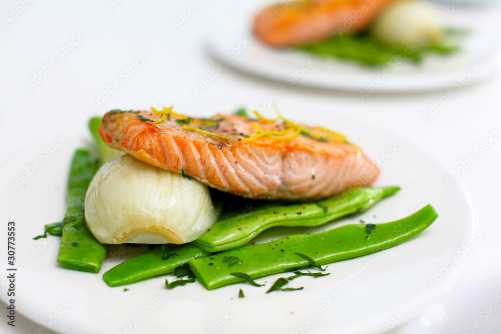 Salmon fillet with green beans and fennel