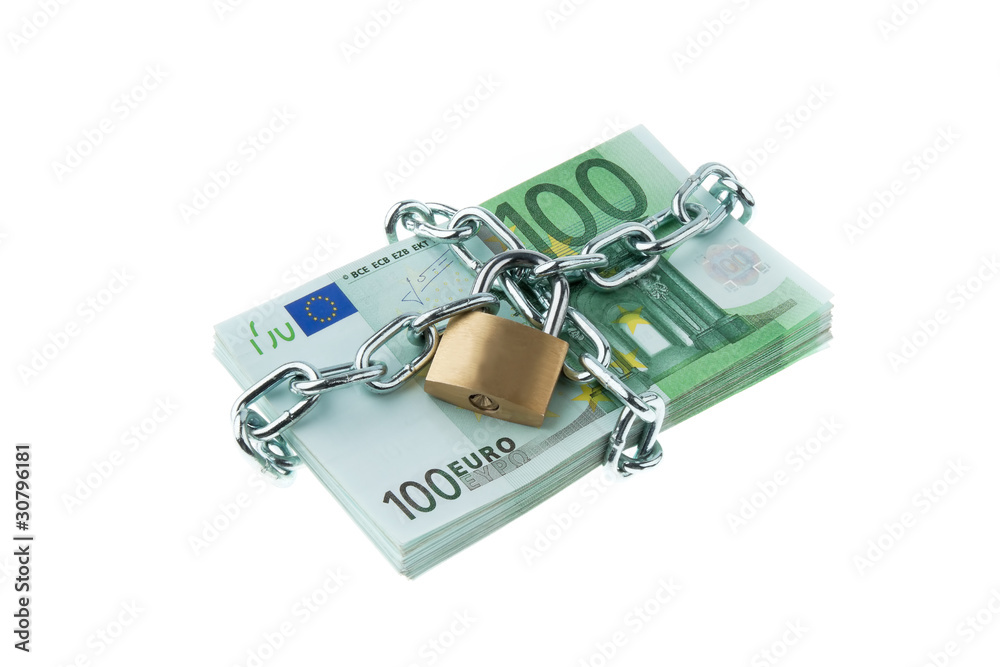 Euro Geldscheine mit Schloss und Kette. Euro Geldscheine mit Schloss und Kette.