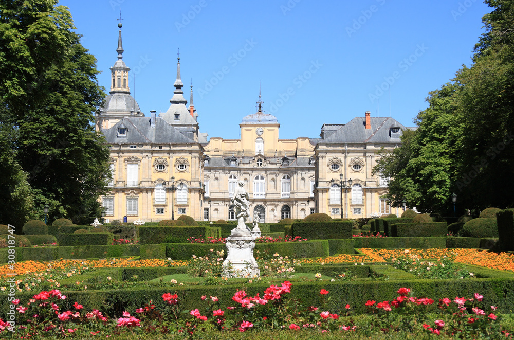 Fototapeta premium Royal Palace and gardens of La Granja de San Ildefonso (Spain)