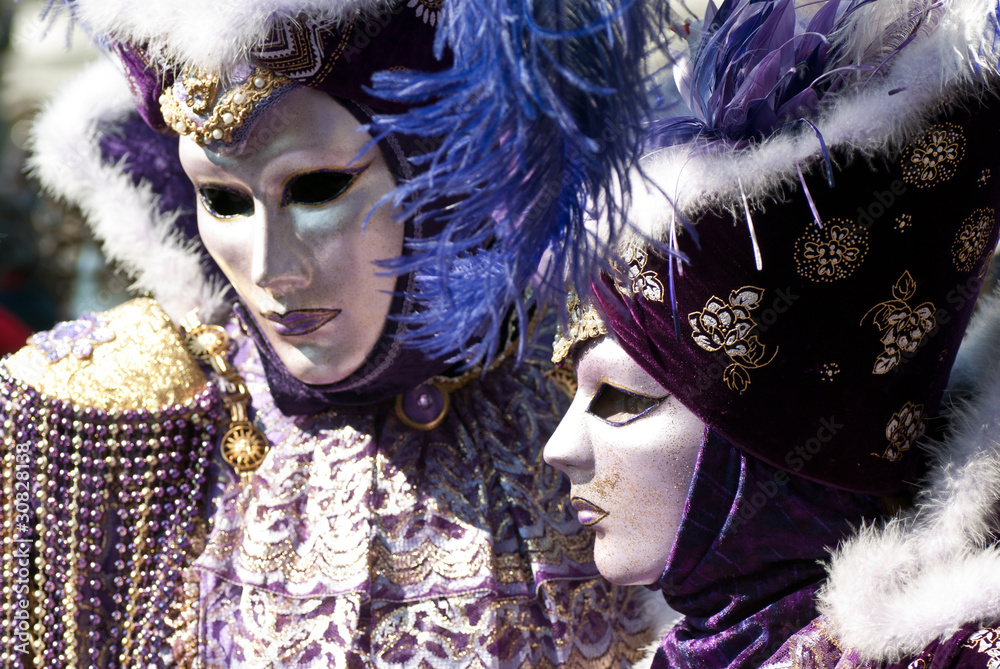 Carnevale di Venezia, maschere in viola