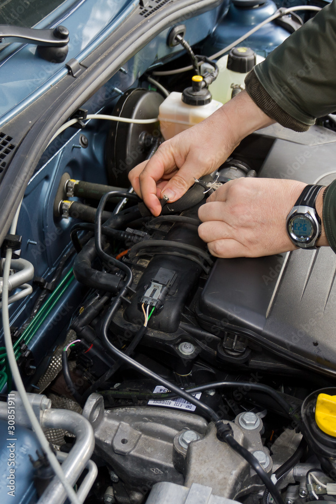 Marderschaden am Auto Marderschaden am Auto