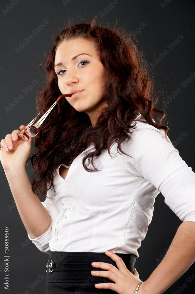 Obraz premium Portrait of young female holding glasses in hand