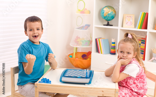 Φωτογραφία Childhood rivalry among siblings