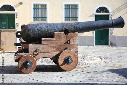 cannone antico restaurato photo