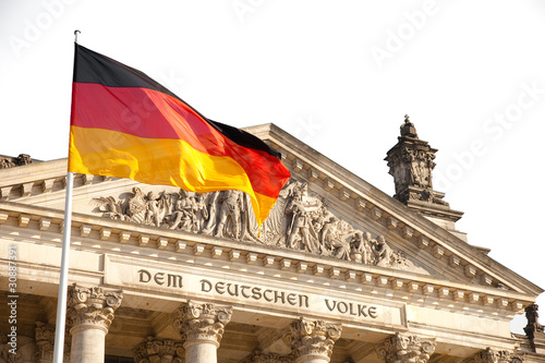 Reichstag - Bundestag -Fahne -  Berlin