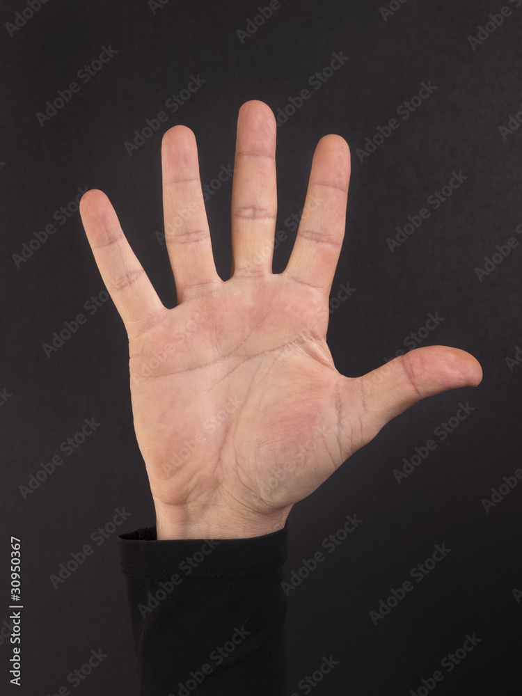 Palma de la mano abierta de un hombre sobre fondo negro aislado y liso. Vista de frente Adobe Stock
