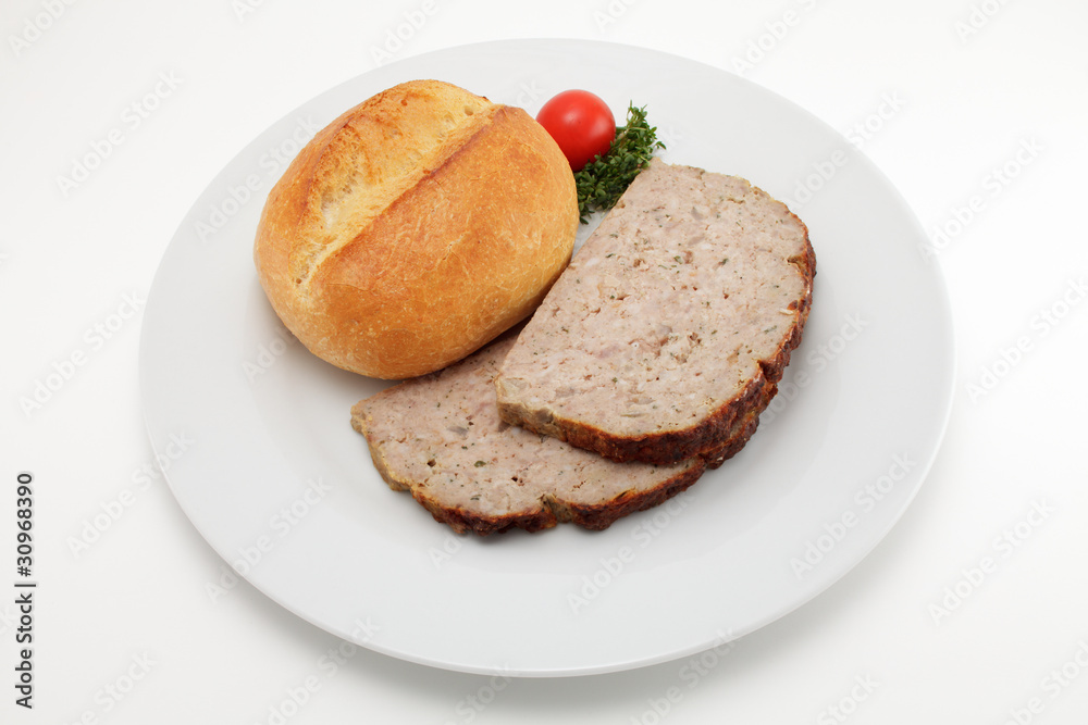 Hackbraten mit Brötchen Hackbraten mit Brötchen