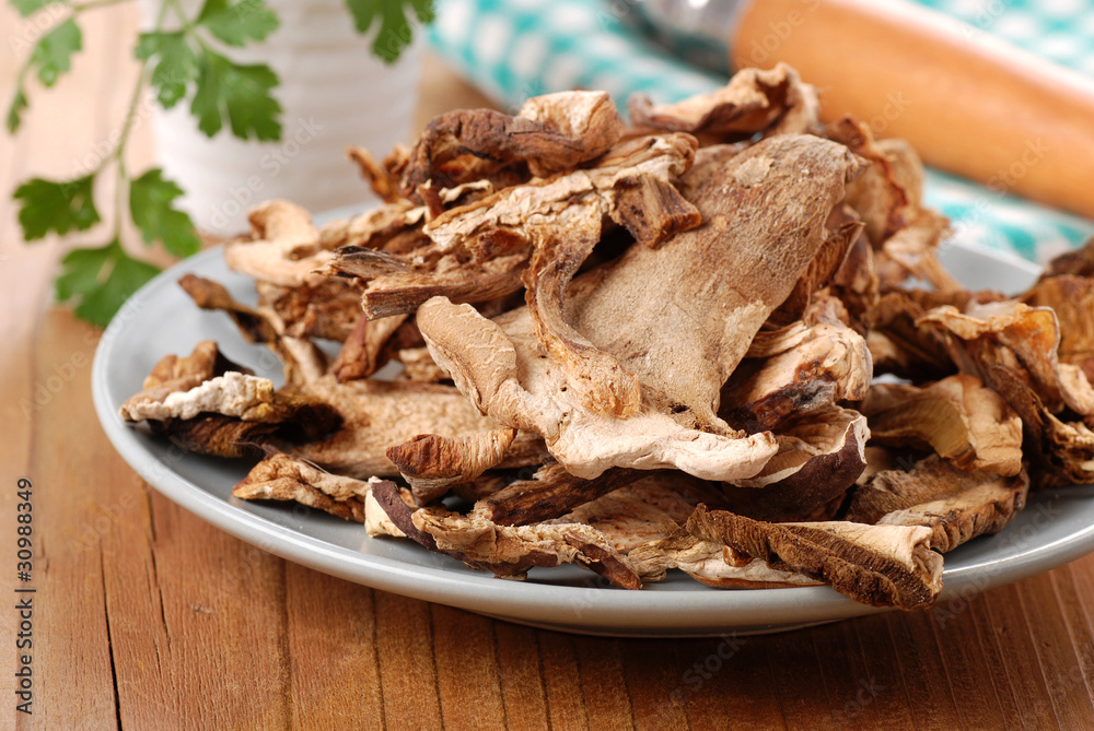 porcini essiccati cinque porcini essiccati cinque