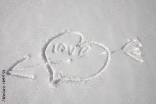 The drawing squeezed out on snow "heart with an arrow"