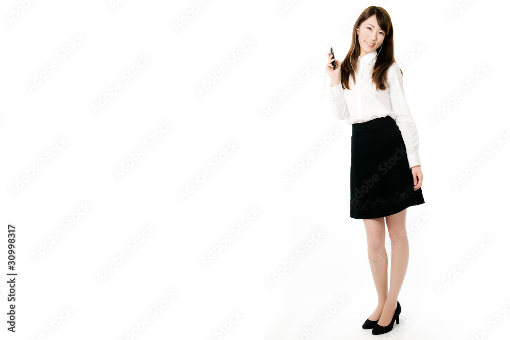 スマートフォンと女性社員 スマートフォンと女性社員