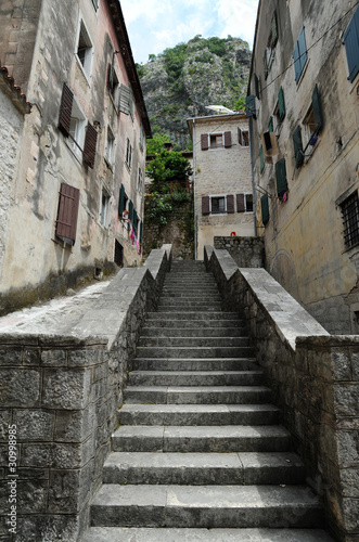 Accès à la forteresse Saint-Jean à Kotor au Monténégro © arvernho