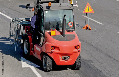 forklift red photo