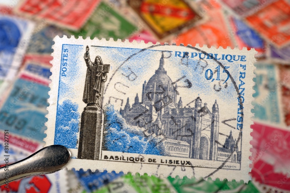 timbres - 0,15 francs - Basilique de Lisieux - philatélie France