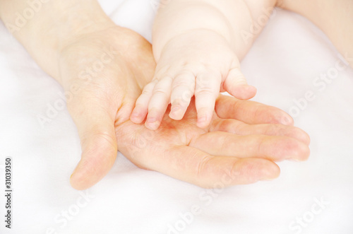 baby hand © Pakhnyushchyy