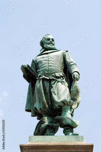 Statue of captain John Smith photo