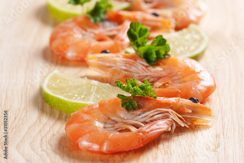 Shrimps with parsley and lemon