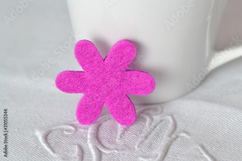 Fotografie déco table fleur feutrine