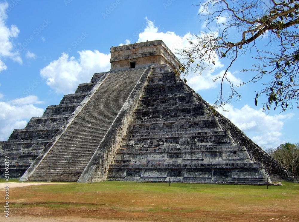 Chichen Itza ruins. Pyramid of Kukulkan (El Castillo) Chichen Itza ruins. Pyramid of Kukulkan (El Castillo)