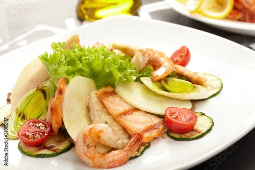 Shrimps with salmon and vegetables