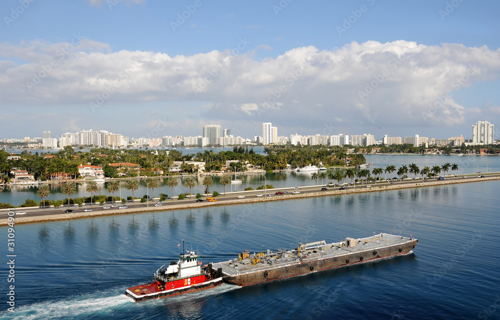 Obraz premium Barge in Miami