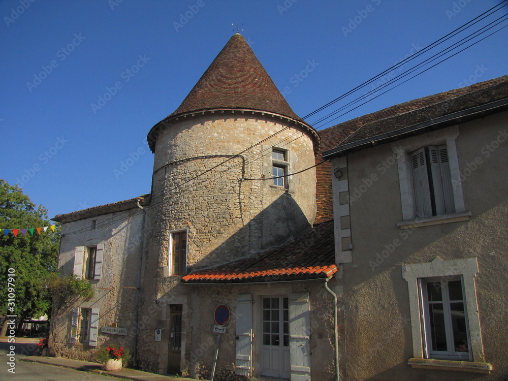 Village et Château de Varaignes ; Limousin, Périgord Village et Château de Varaignes ; Limousin, Périgord
