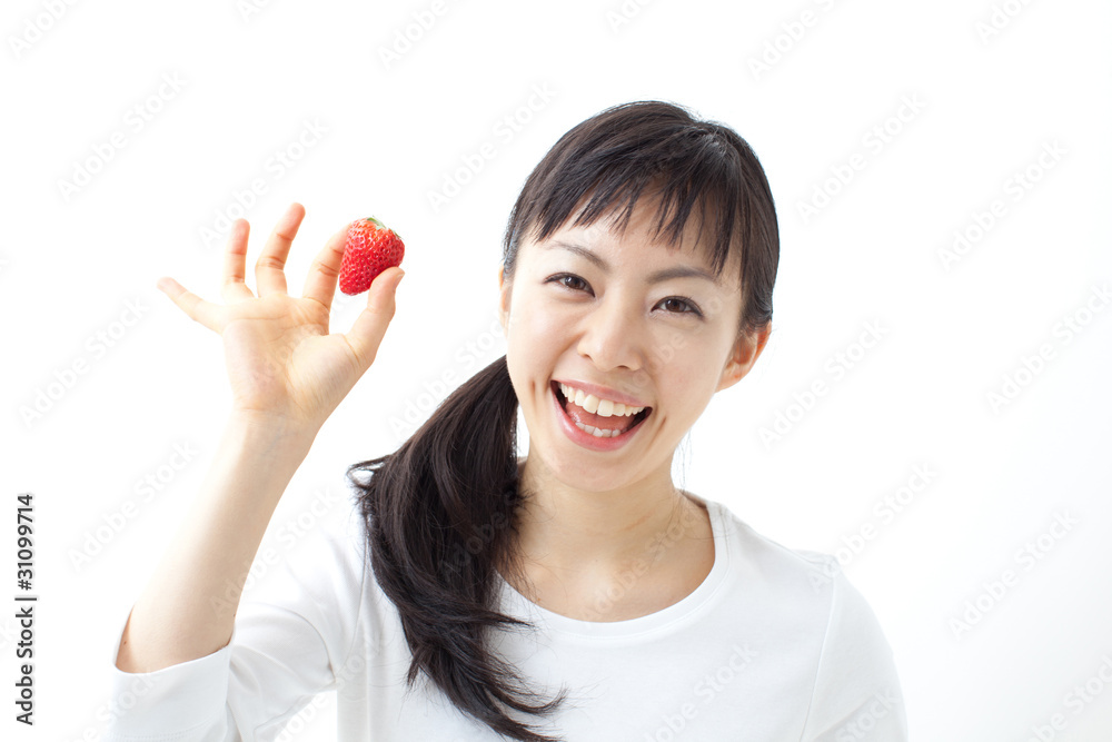 イチゴを持った女の子