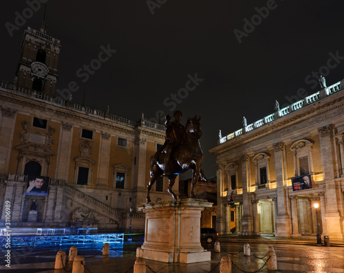 Roma piazza del campidoglio on night