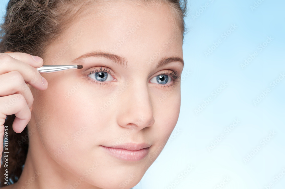 Eye zone shadow make up by thin brush Eye zone shadow make up by thin brush