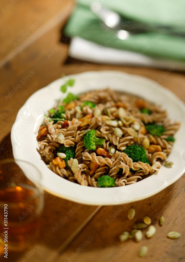 whole meal fusilli with broccoli and chicken whole meal fusilli with broccoli and chicken