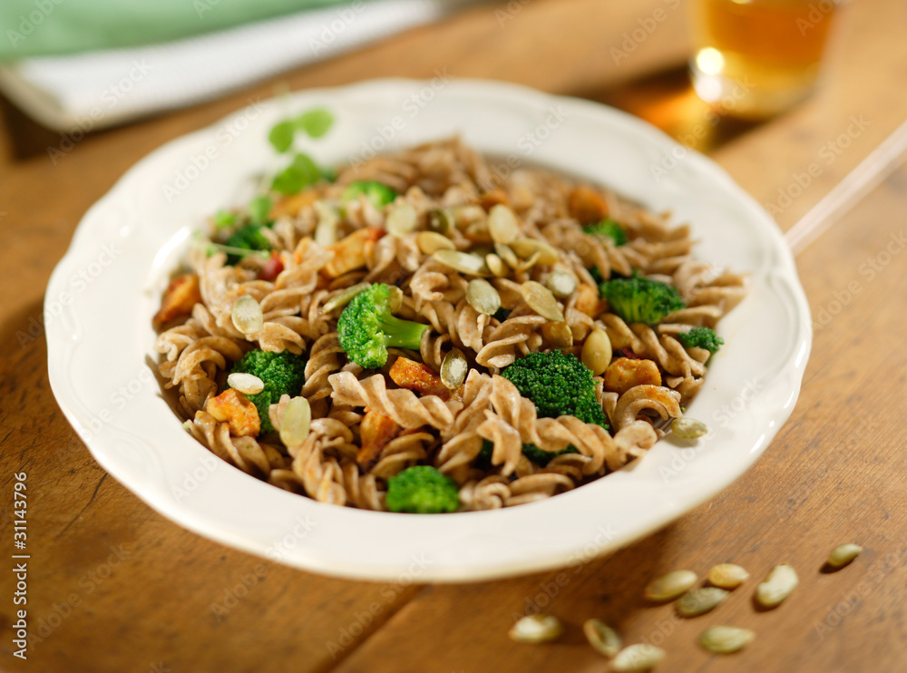 whole meal fusilli with broccoli and chicken whole meal fusilli with broccoli and chicken