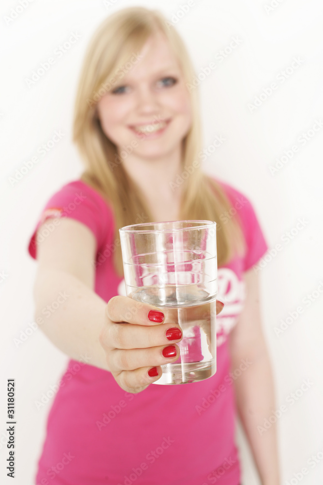 Mädchen mit Glaswasser Mädchen mit Glaswasser