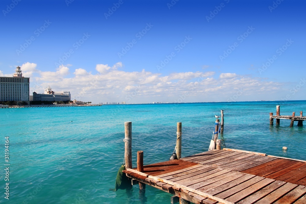 Naklejka premium Cancun wood pier tropical Caribbean sea
