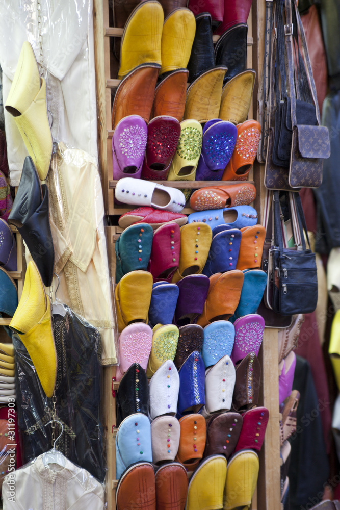 Schuhe in der Medina – Reisebilder Marokko