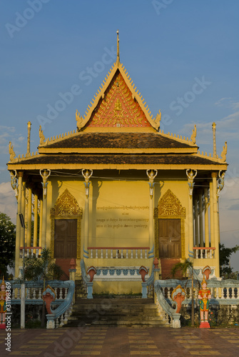 Obraz na plátně Pagoda with a blue sky near Kampong Cham, Cambodia