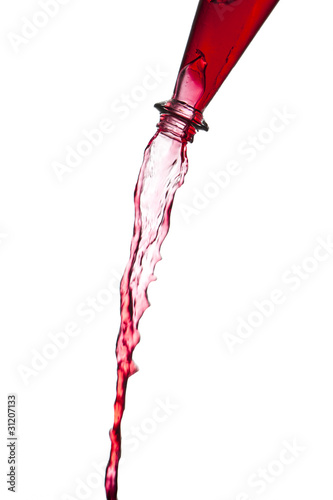 rote Flüssigkeit fließt aus einer Flasche #1