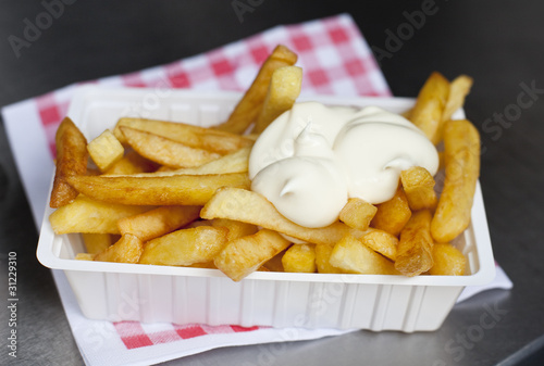Canvas Print ravier de frites Belge sauce mayonnaise