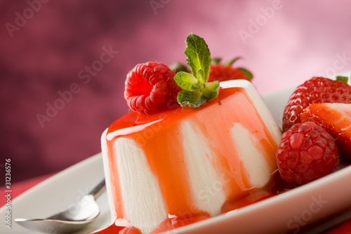 Bilde på lerret Panna Cotta con Sciroppo alla Fragola