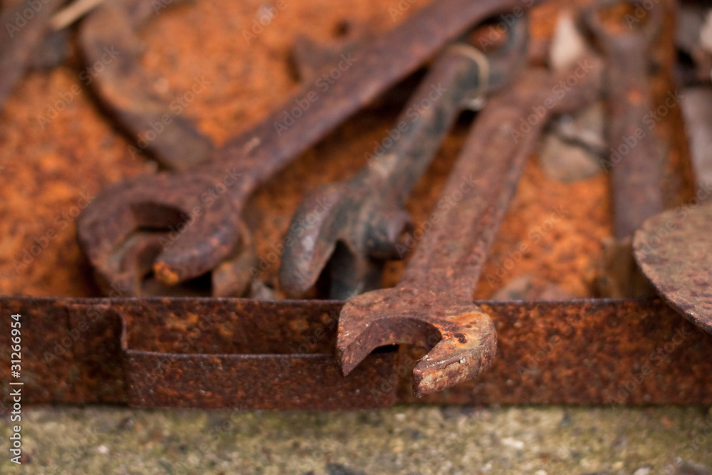Rusty spanners